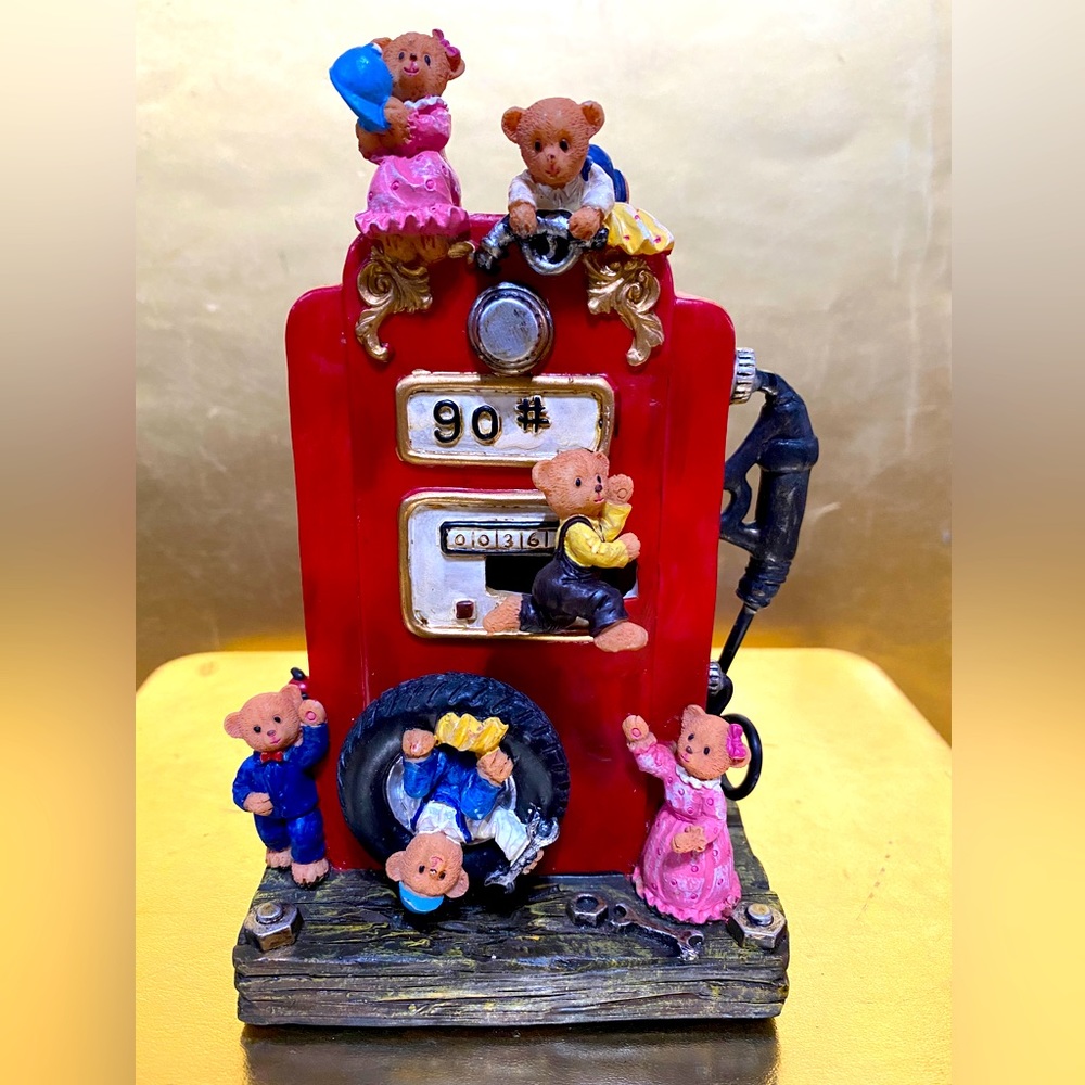 GAS PUMP & BEARS MUSICAL WIND UP DUAL MOVING BEARS REVOLVING TIRE COLLECTIBLE